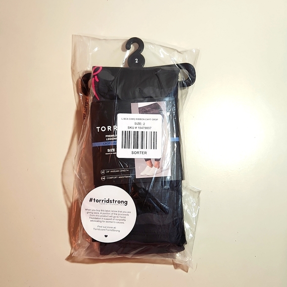 ❤️NWT VINTAGE TORRID BREAST CANCER AWARENESS CAMO CROP LEGGING POCKETS - PLUS - Picture 3 of 14